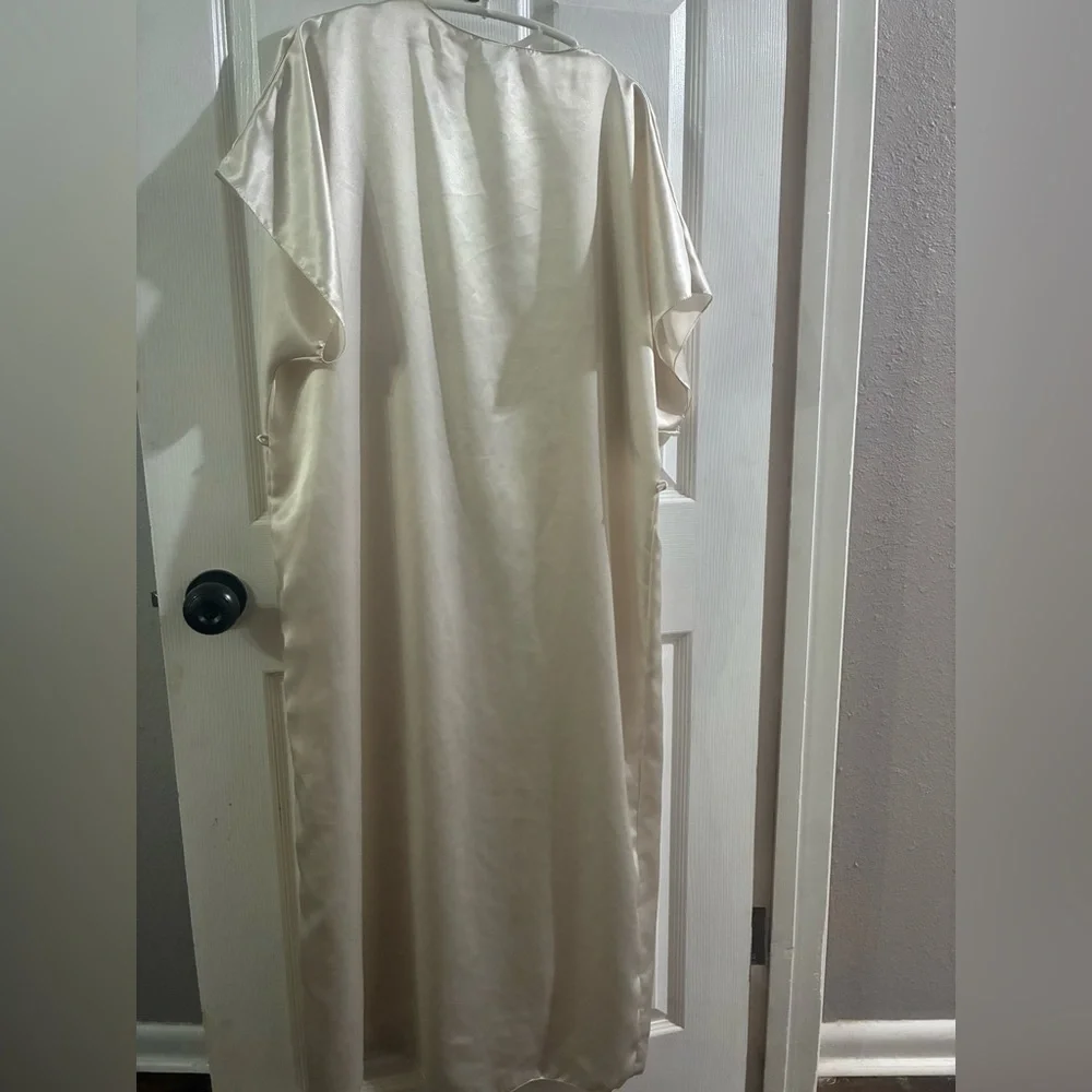 Vintage Women’s Medium Satin Robe - Picture 9 of 10
